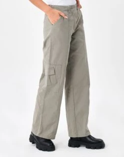 Mid Rise Straight Leg Cotton Cargo Pant 19 Mid Rise Straight Leg Cotton Cargo Pant -Everrastyle Shop calvin cargo pant its a lil dill detail pw53226cot