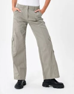 Mid Rise Puddle Cargo Pant 21 Mid Rise Puddle Cargo Pant -Everrastyle Shop calvin cargo pant its a lil dill front pw53226cot 2