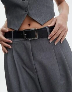 Supersoft Cut Out High Neck Crop Tank 32 Supersoft Cut Out High Neck Crop Tank -Everrastyle Shop camelia classic buckle belt blacksilver front be134198pu