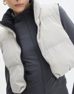 Reversible Cropped Puffer Vest -Everrastyle Shop holli cropped reverable puffer blackshelfie imageback vs91583ppr
