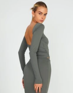 Supersoft Backless Long Sleeve Top -Everrastyle Shop layley longsleeve cypress front tl102955pch 1