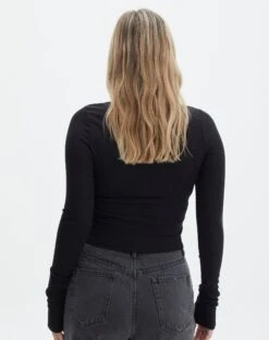Scoop Neck Long Sleeve Crop Top -Everrastyle Shop mylie wide rib scoop black back tl111290vis
