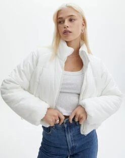 Active Seamless Ribbed Contour Cropped Tank 34 Active Seamless Ribbed Contour Cropped Tank -Everrastyle Shop r eddie funnel crop puffer milk front cs84145rpln 1