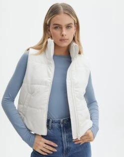 Cropped Puffer Vest 28 Cropped Puffer Vest -Everrastyle Shop r sloan cropped puffer vest bad to the bone front vs49501rcml 1