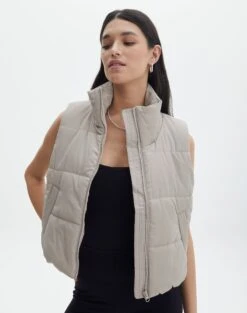 Cropped Puffer Vest 33 Cropped Puffer Vest -Everrastyle Shop r sloan cropped puffer vest on the rocks front vs49501rcml 1
