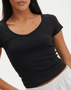 Cropped V Neck Tee -Everrastyle Shop susu v neck top black imageback ts122528rib