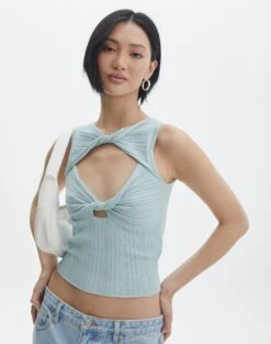 Seamless Cropped Long Sleeve -Everrastyle Shop talia twist top mist me front kv104810vis 1