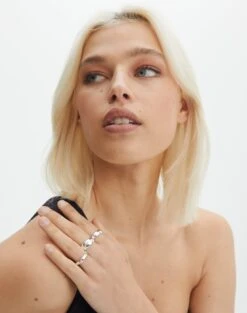 Cropped Knit Vest -Everrastyle Shop three gold rings silver front je52535rng 6